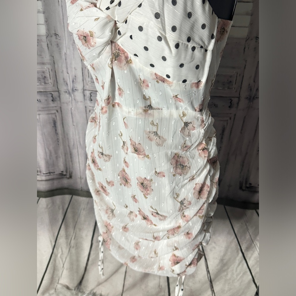 WE GOT THE FLOWERS DRESS IN WHITE FLORAL
SHOWPO - Picture 8 of 11